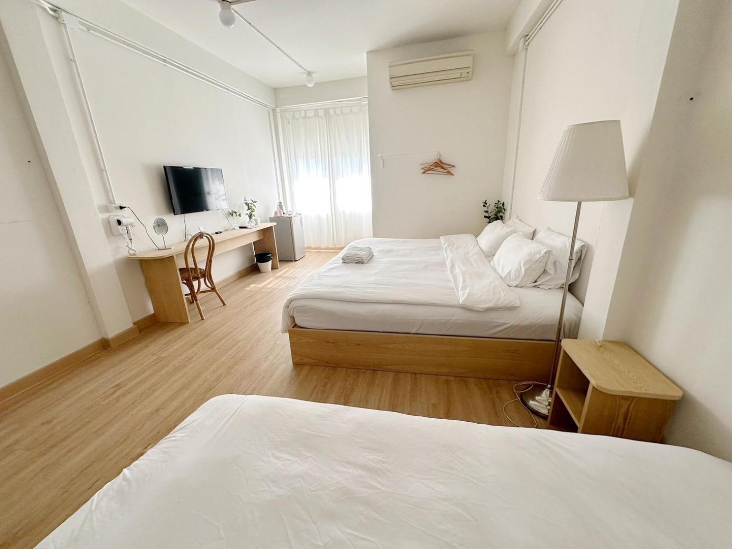 Hotel La Moon House Salaya Esterno foto