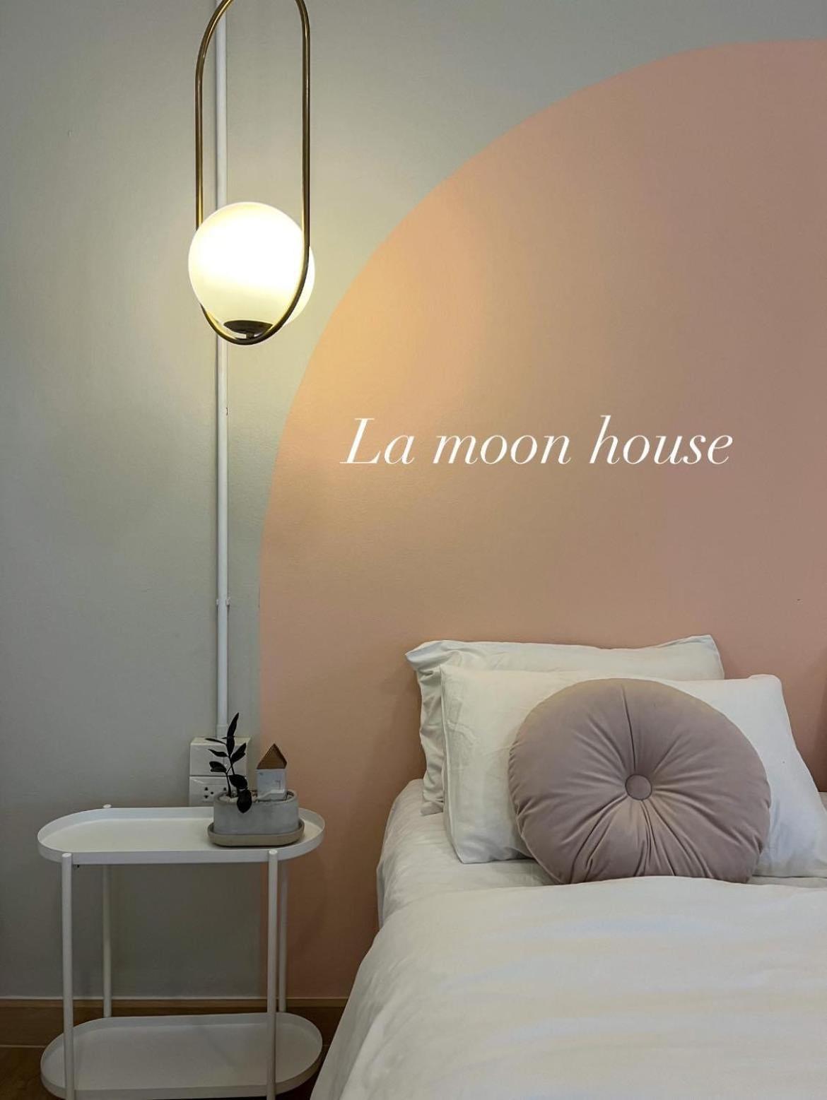 Hotel La Moon House Salaya Esterno foto