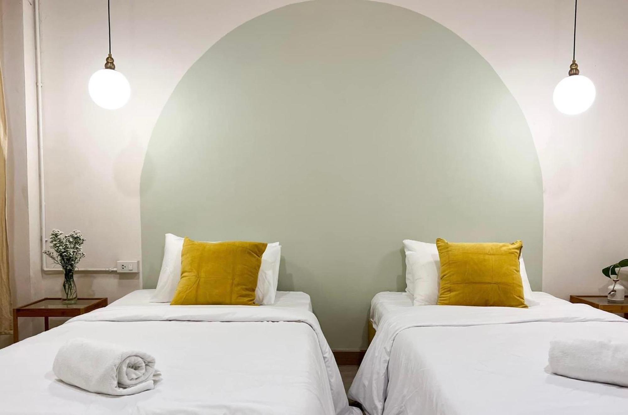 Hotel La Moon House Salaya Esterno foto